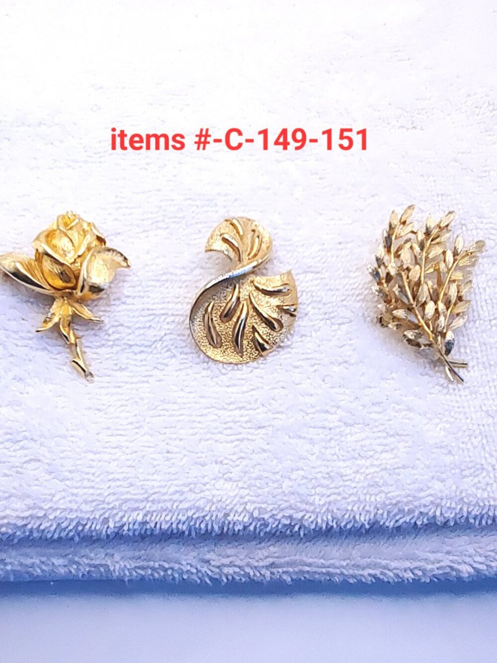 3 Vintage Gold tone Brooches, items # C-149-151,. wt. 62 grams.